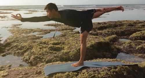 Dalami Yoga #MauLagiDimanapun bersama Rommi Halleyandri